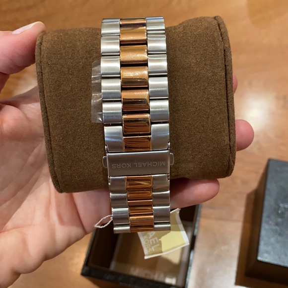 Michael kors watch NEVER USED. - Picture 3 of 5